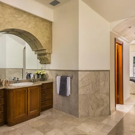 فيلة Don Mansion *